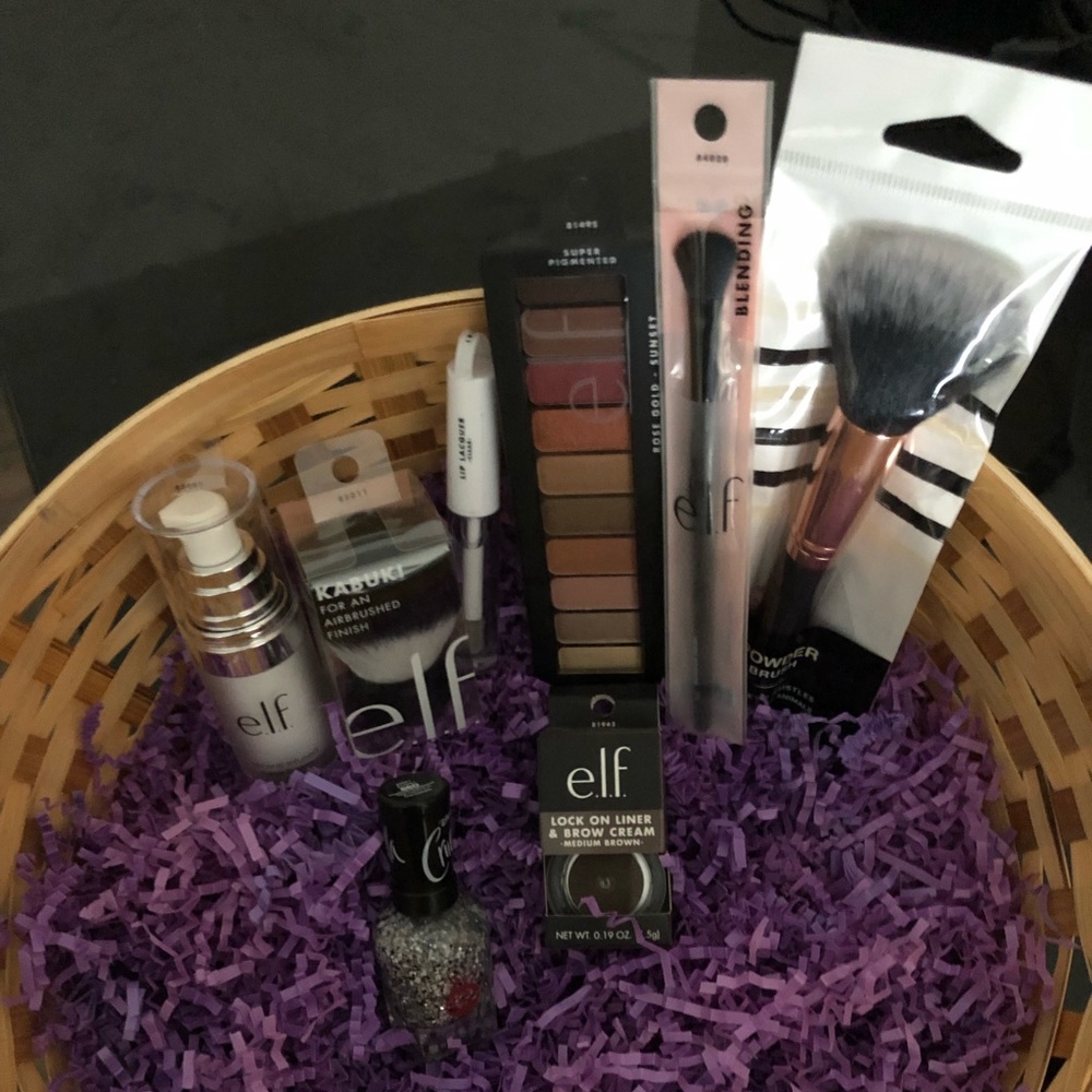 Makeup & Accessories - Picture 2 of 4